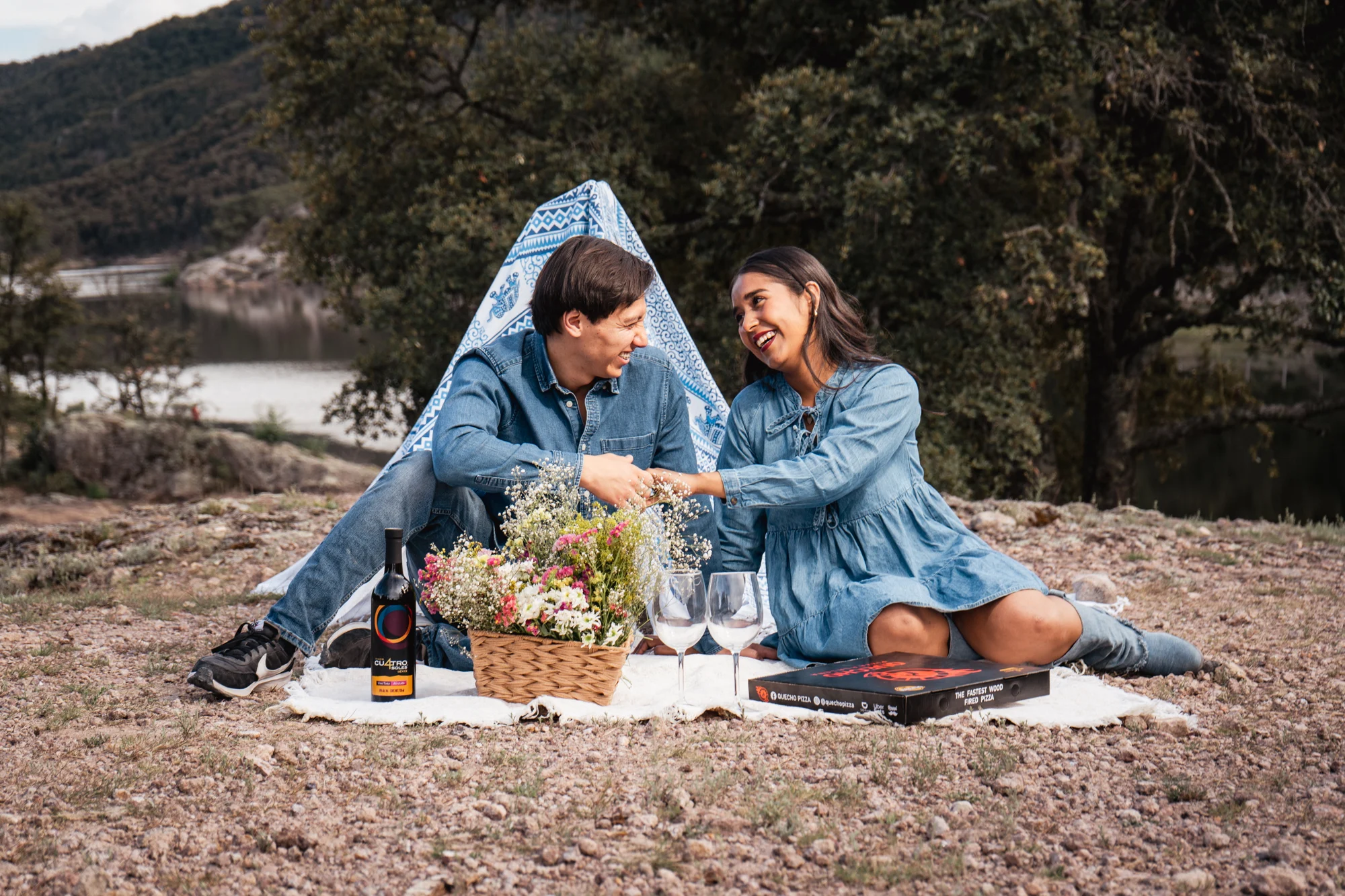 Sesión de pareja al aire libre
